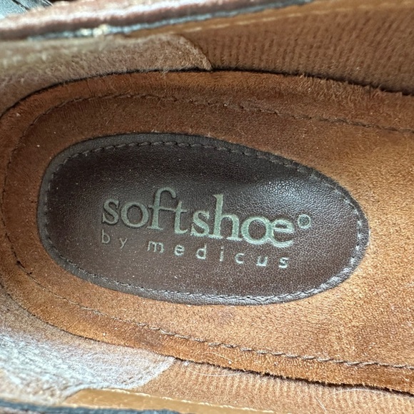 SoftShoe by Medicus Brown Heels Pumps with Buckle Snakeskin Accent Size 8 - Picture 3 of 10